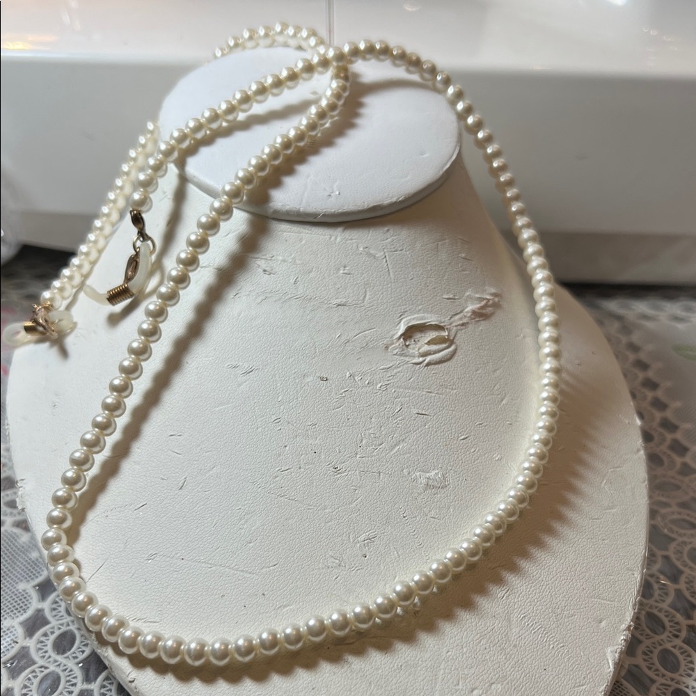 Elegant White Pearl Necklace